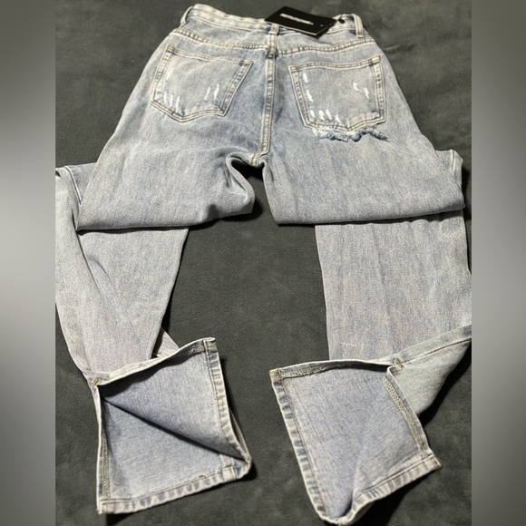 (138)- 🤯 Look At These Pretty Little Things!🤩 These Jeans Are Loaded🔥 - Picture 3 of 3